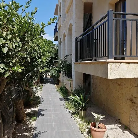 Iliana Apartamento *