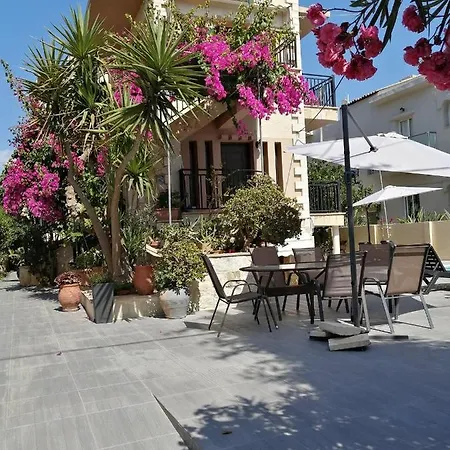 Iliana Apartamento *